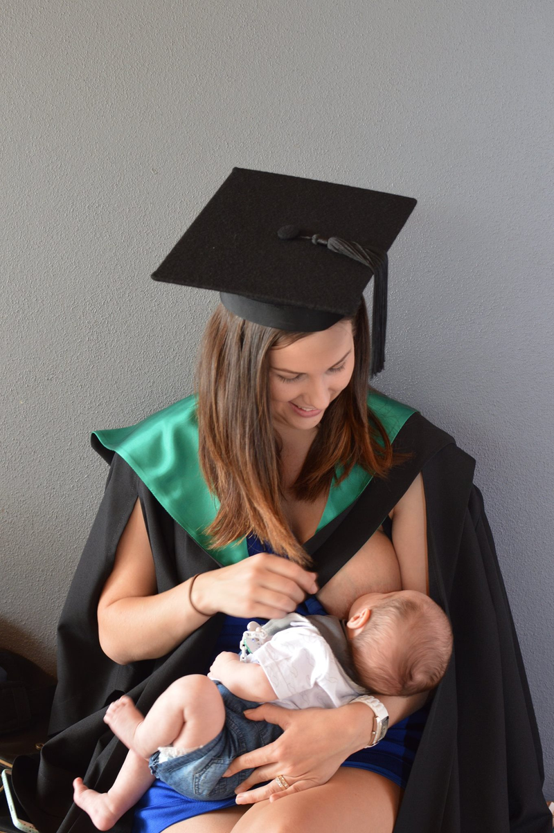 Illustration for article titled Woman Takes Photo Breastfeeding at Graduation, World Does Not End